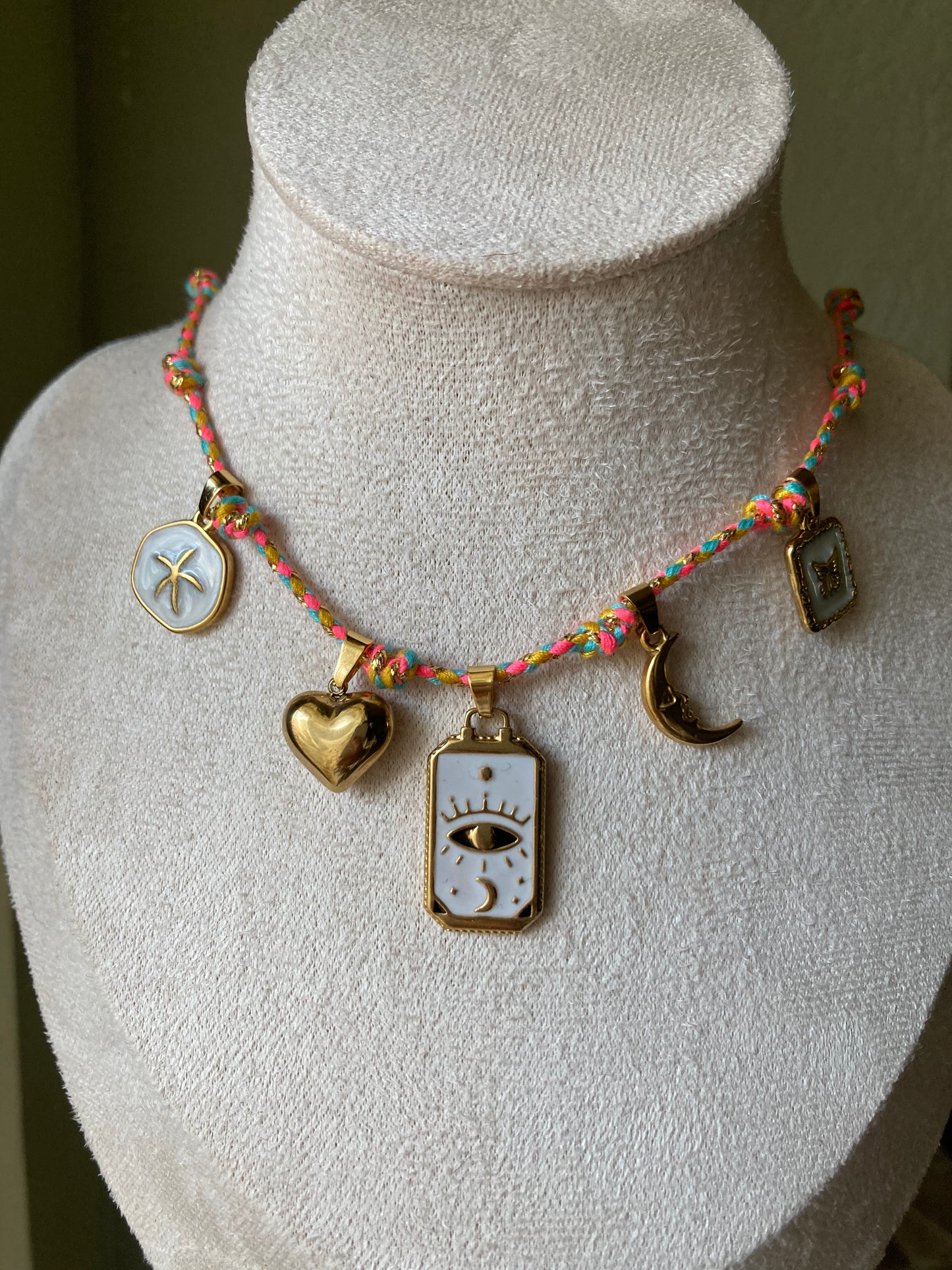 Collanina Kora Cordino Fluo 5 Pendenti