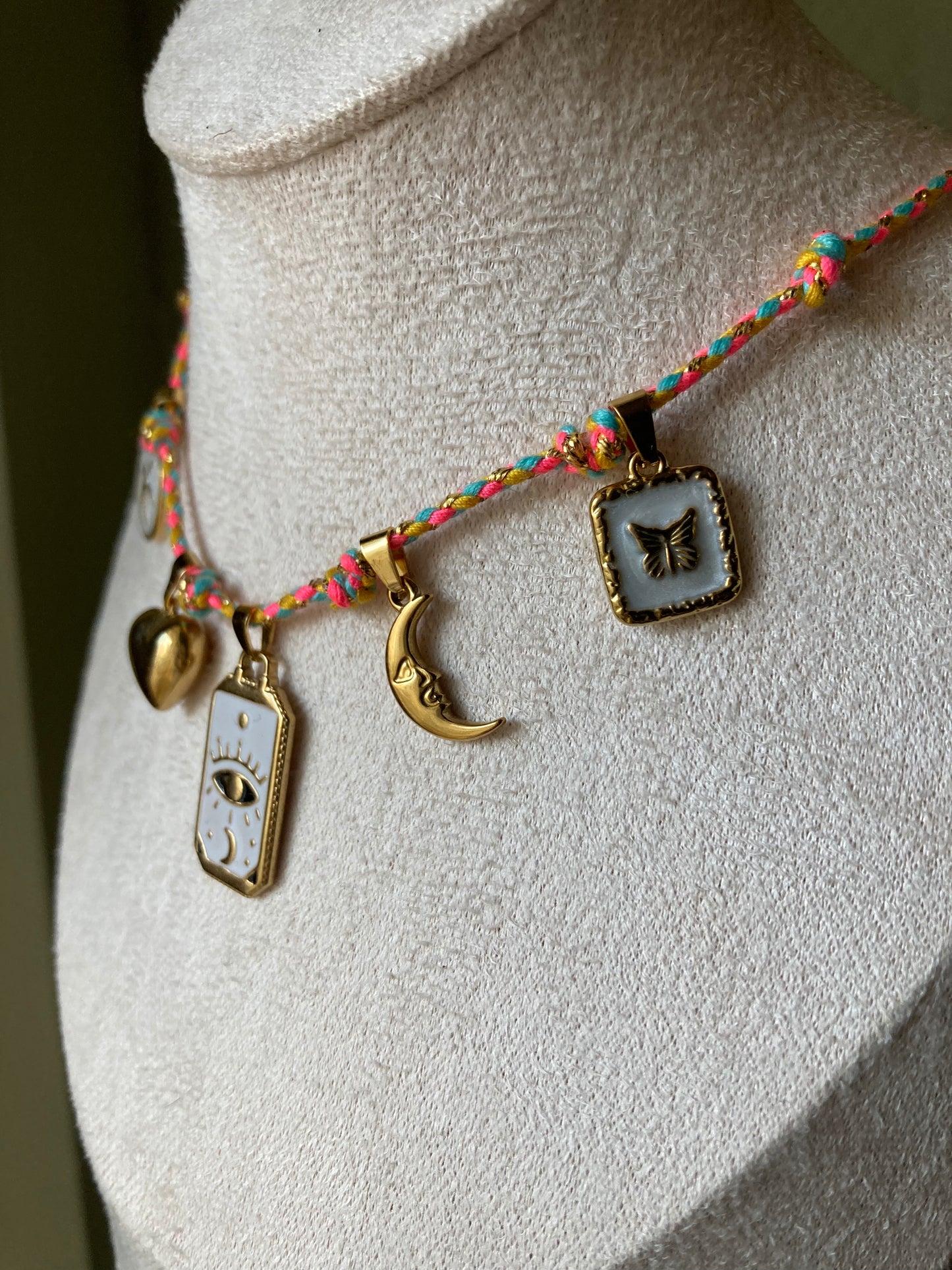 Collanina Kora Cordino Fluo 5 Pendenti