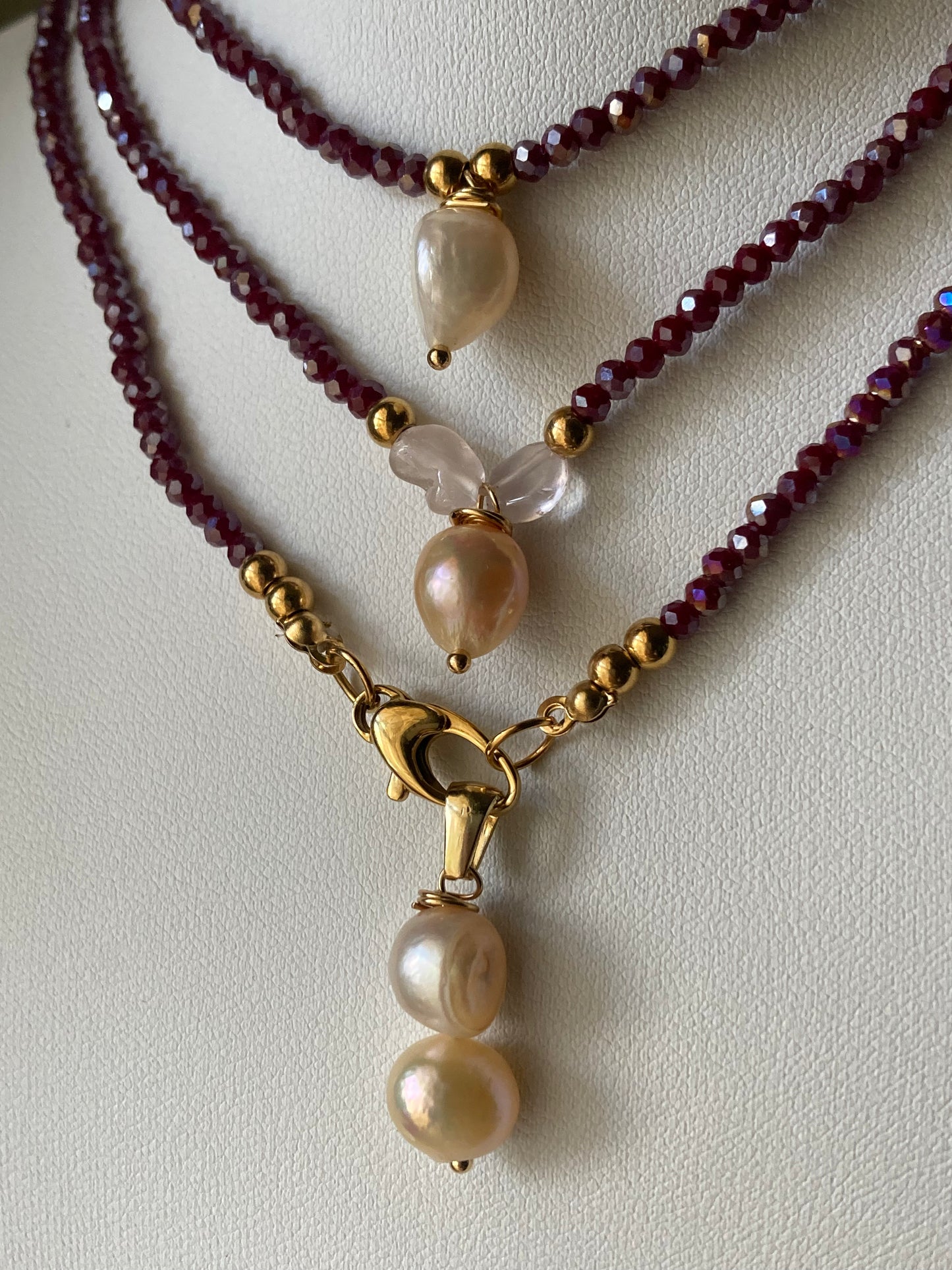 Collana Cristalli Borgogna con Chiusura Frontale e Doppia Perla di Fiume