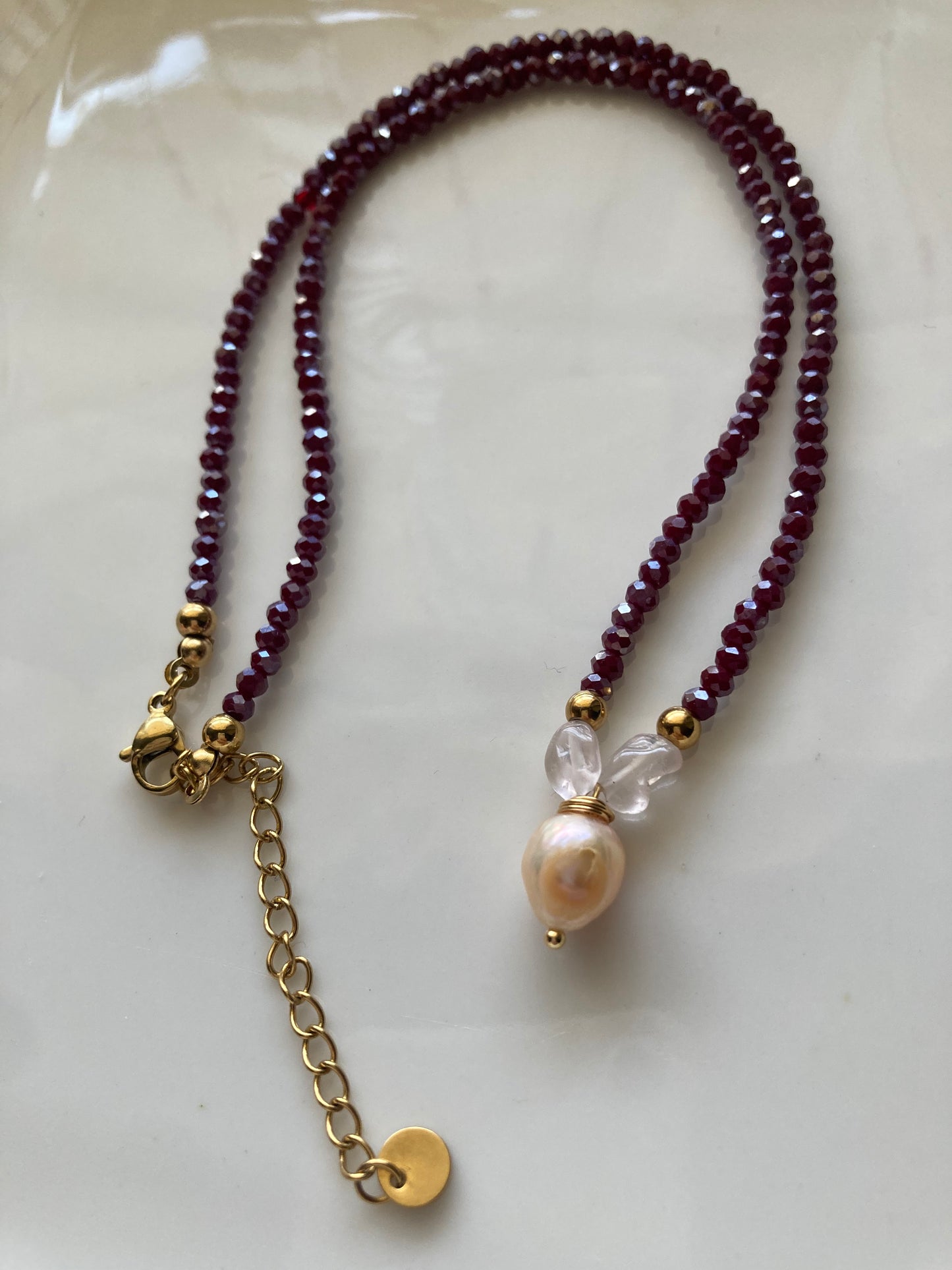 Collana Cristalli Borgogna con Perla di Fiume e Quarzo Burattato