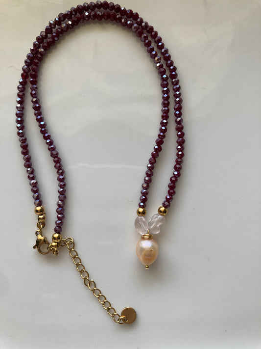 Collana Cristalli Borgogna con Perla di Fiume e Quarzo Burattato