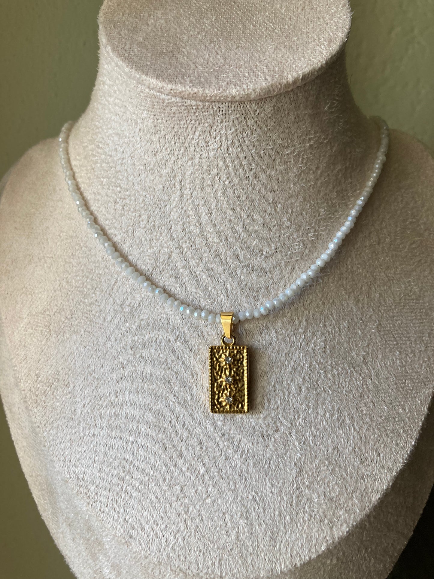 Girocollo Cristalli Bianchi Pendente Medaglietta 3 Punti Luce