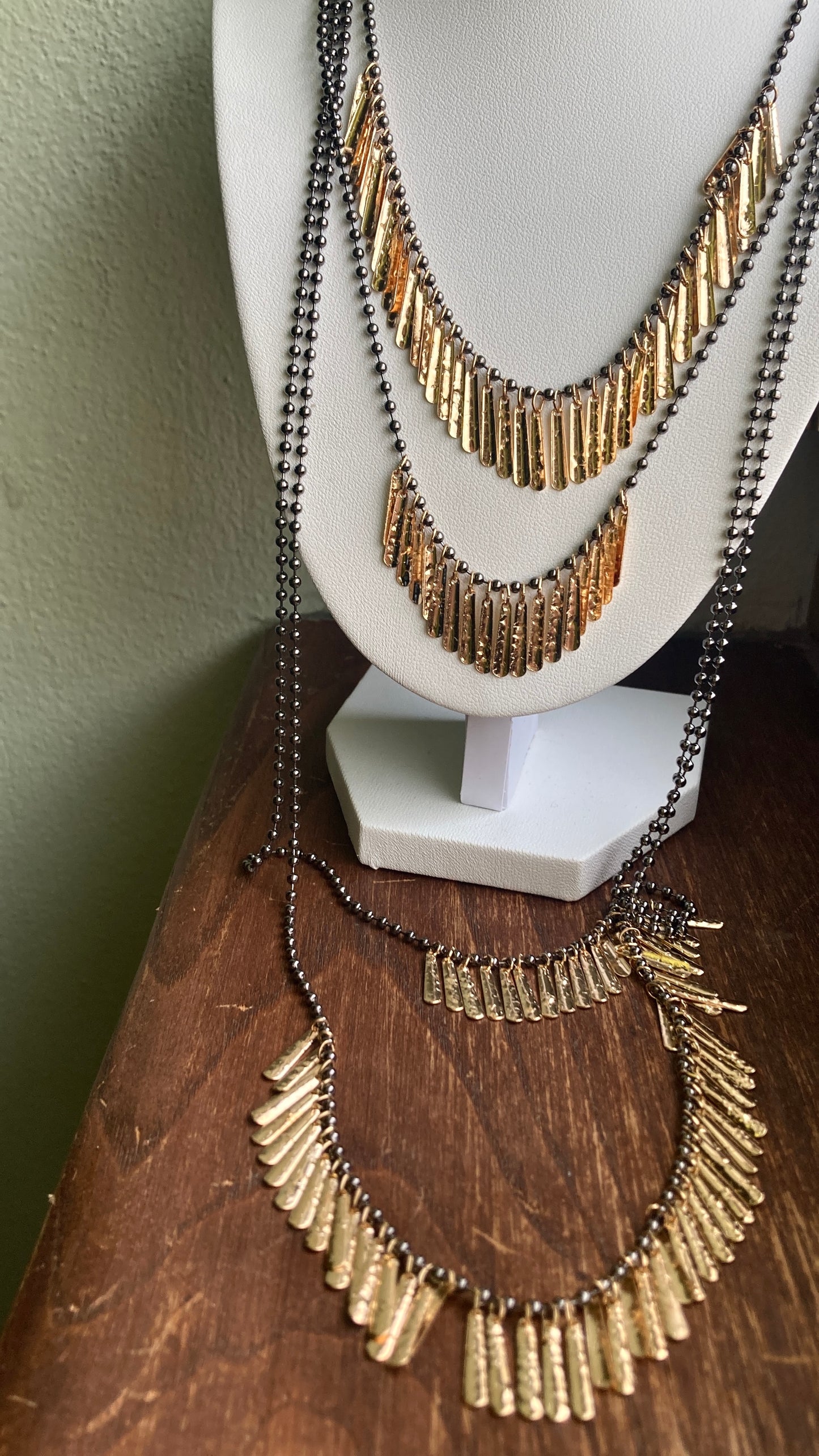 Collana Lunga Con Pendenti Dorati Modello Zara