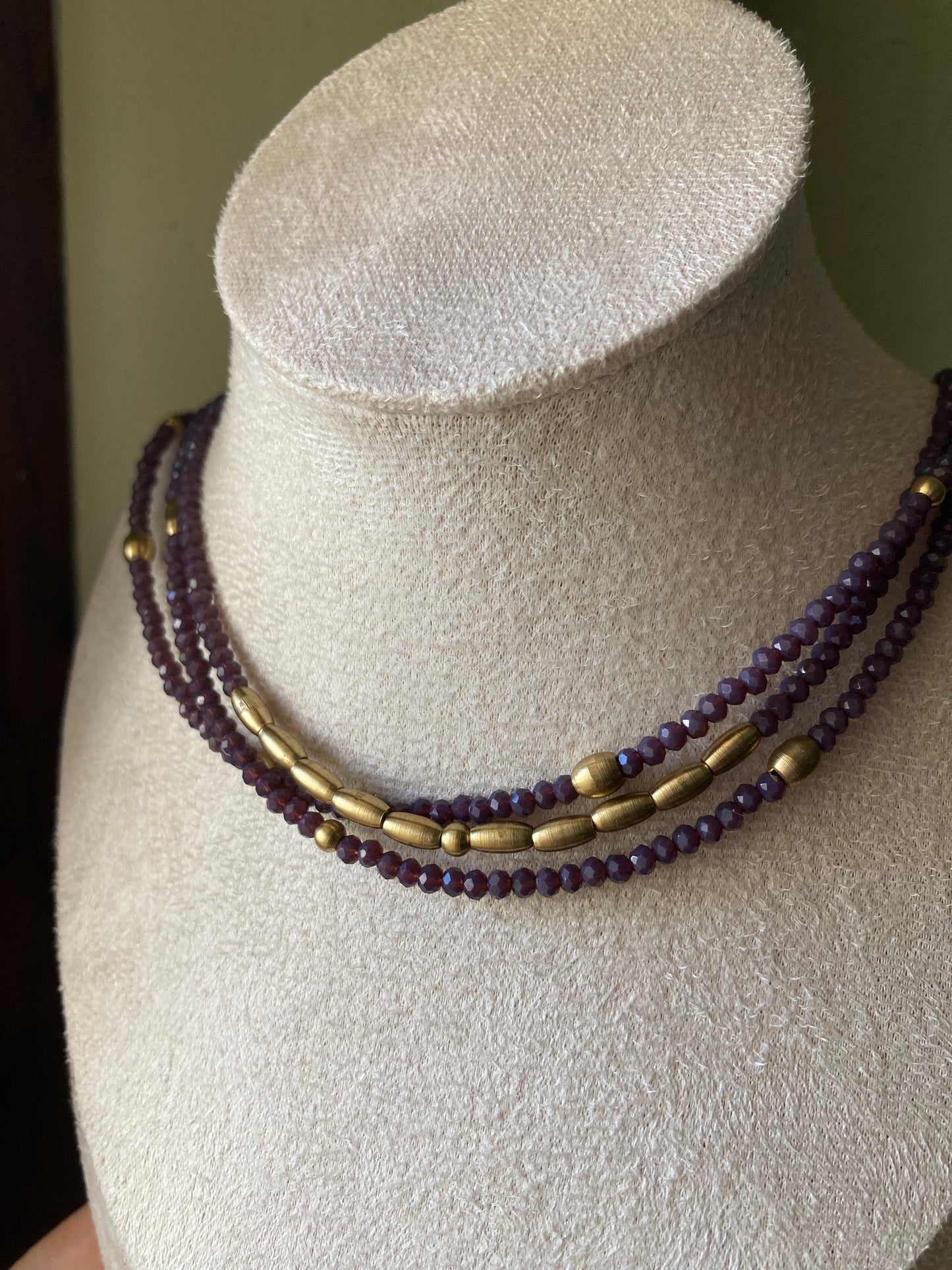 Girocollo 3 Fili Con Cristalli e Pepite Ottone