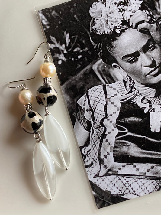 Orecchini Perla di Fiume, Pietra Dura e Cristallo Bianco Striato