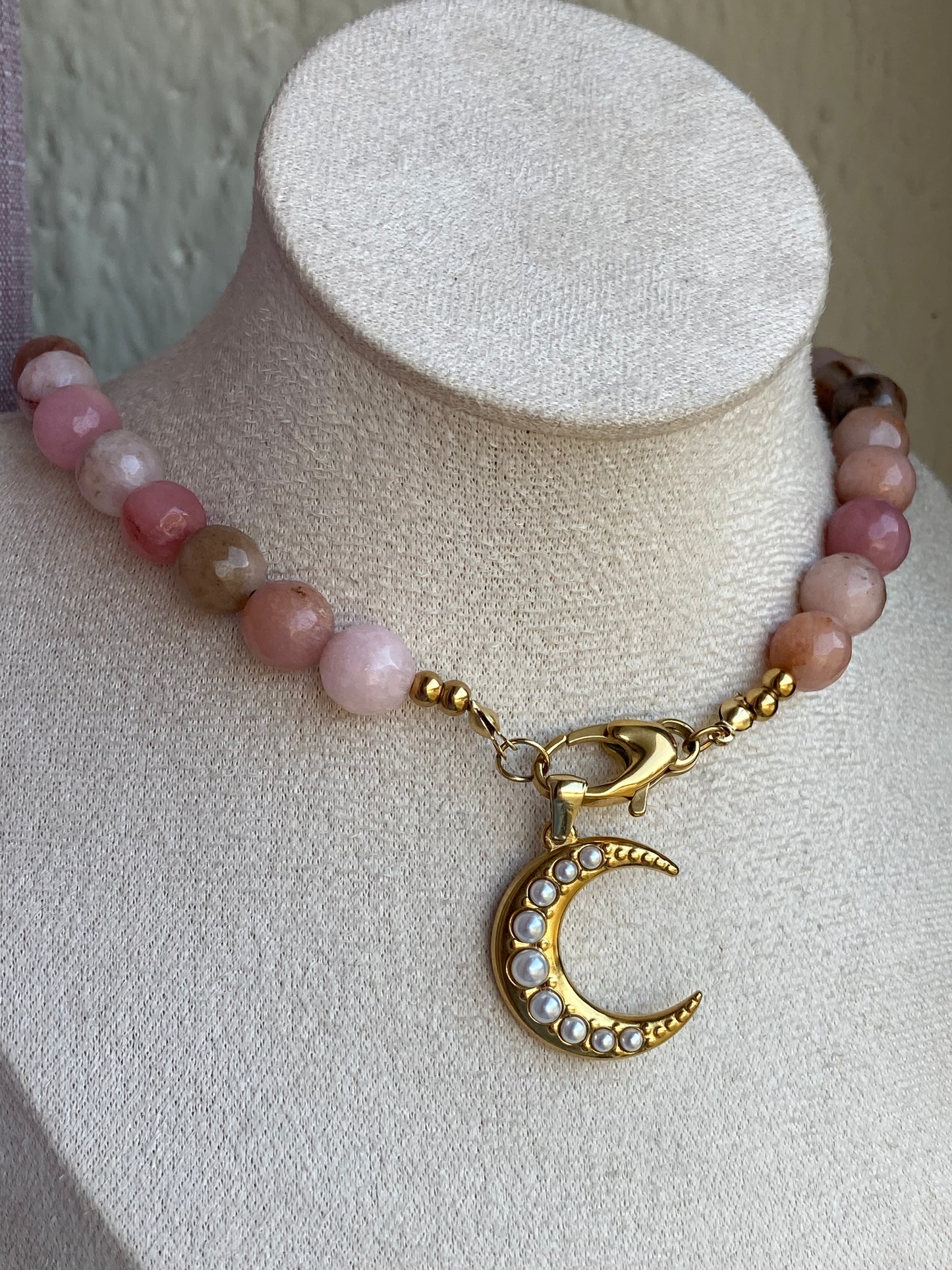 Collana Girocollo con Pietre Dure e Pendente Luna in Acciaio