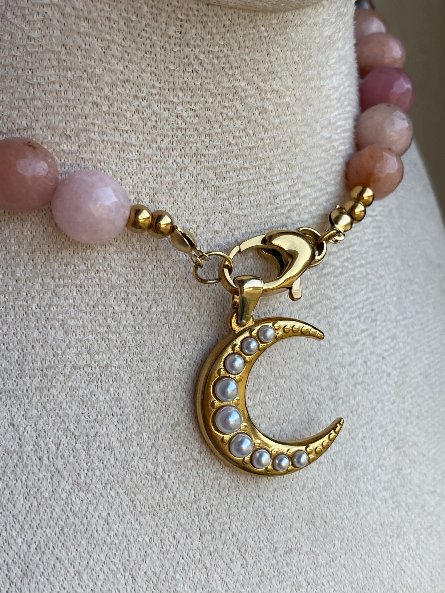 Collana Girocollo con Pietre Dure e Pendente Luna in Acciaio