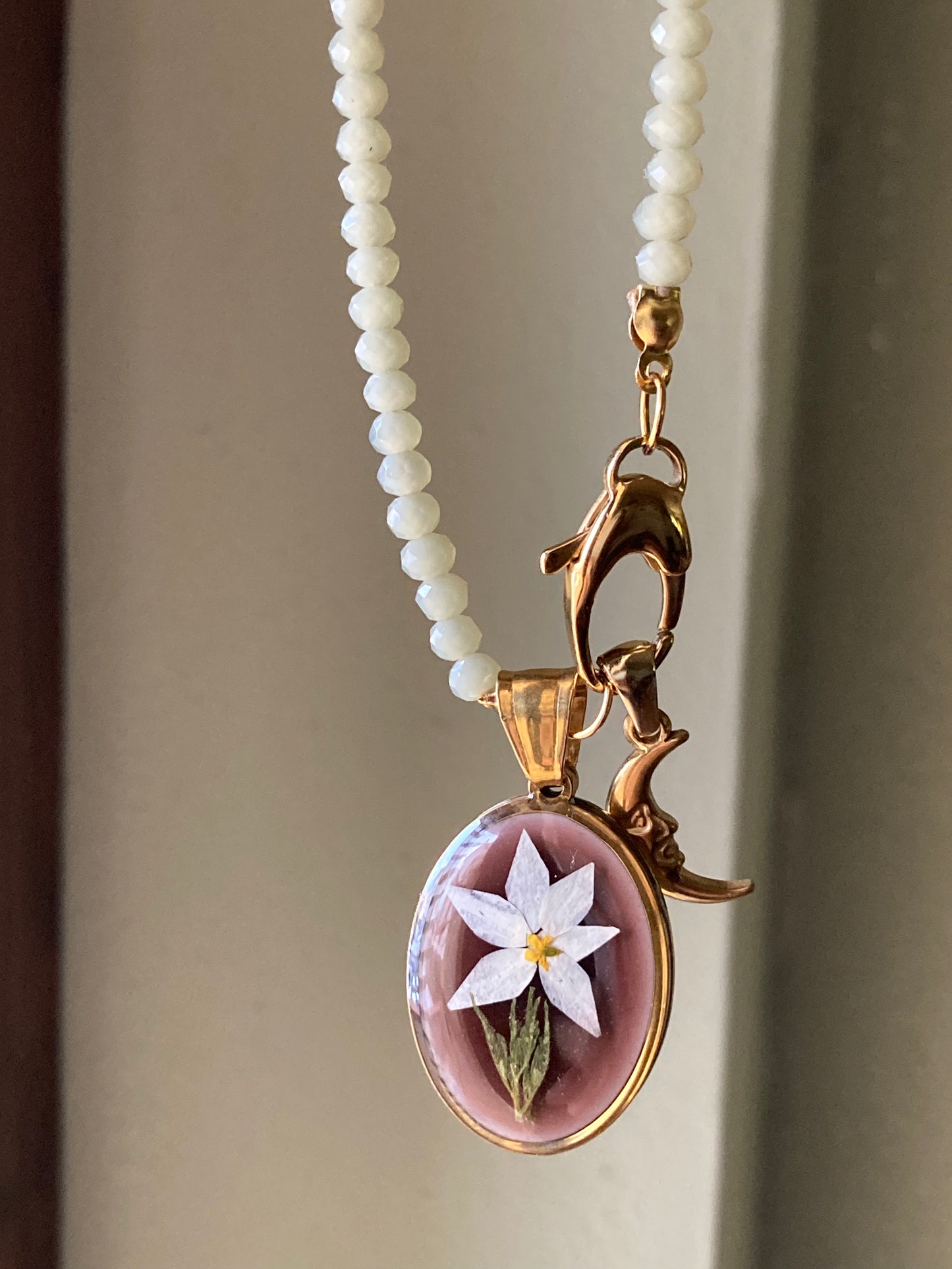 Collana Cristallini Color Salvia con Pendente Giglio e Pendente Luna
